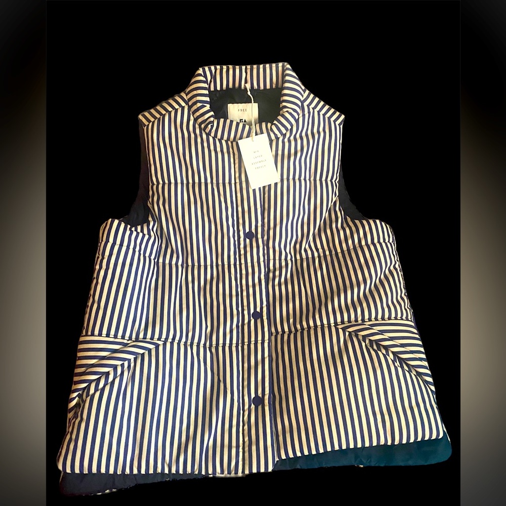 💕NEW💕 Free Assembly Vest